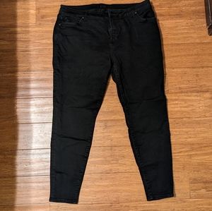 Mia Mid Rise Slim Fit Skinny, Exclusive (Black Caviar Denim)